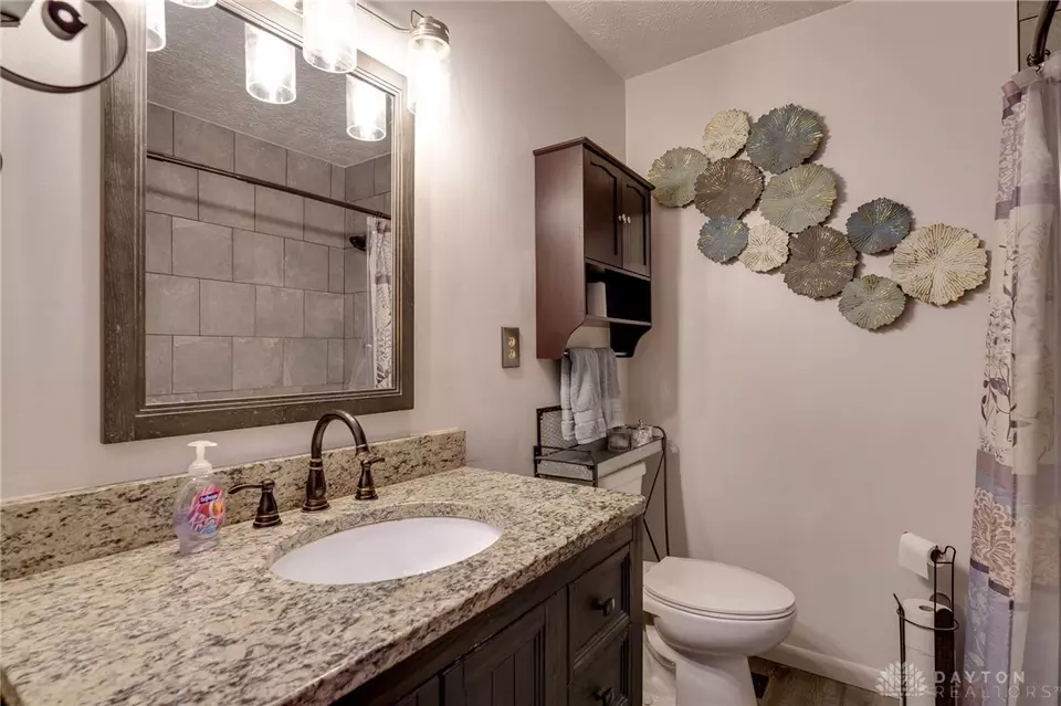 Bath - 1933 Scioto Ct, Kettering, OH 45420 photo 1 of 3