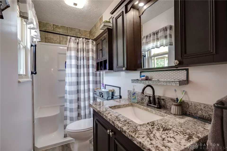 Bath - 1933 Scioto Ct, Kettering, OH 45420 photo 2 of 3