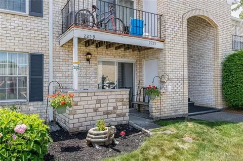 2229 Crew Cir, Dayton, OH 45439