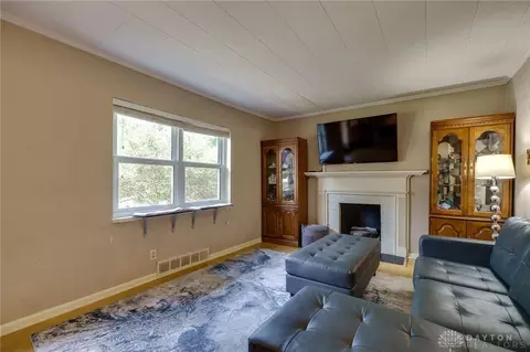 Living - 405 Storms Rd, Dayton, OH 45429 photo 2 of 3