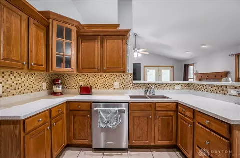 9240 Bennington Way, Centerville, OH 45458 photo 13