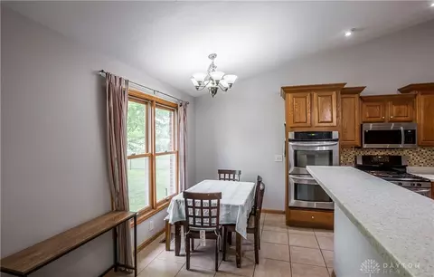 9240 Bennington Way, Centerville, OH 45458 photo 11
