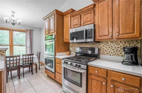 9240 Bennington Way, Centerville, OH 45458 photo 14