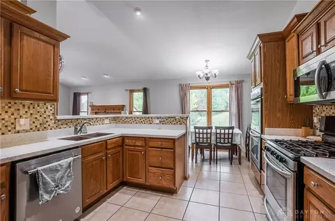 9240 Bennington Way, Centerville, OH 45458 photo 12