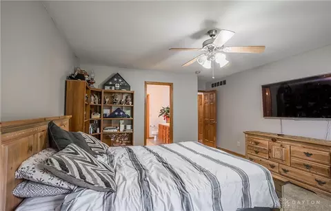 9240 Bennington Way, Centerville, OH 45458 photo 17