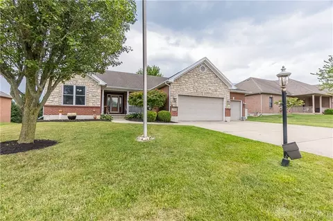 9240 Bennington Way, Centerville, OH 45458 photo 3