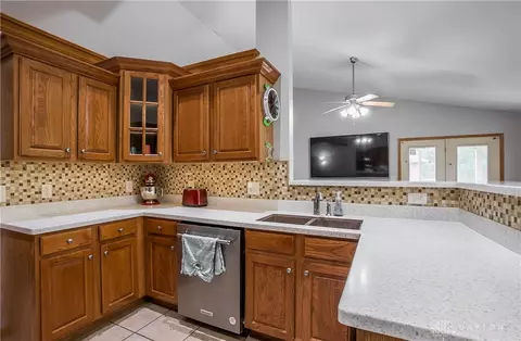 9240 Bennington Way, Centerville, OH 45458 photo 15