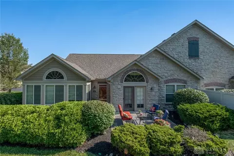 2461 Locust Hill Blvd, Beavercreek, OH 45431