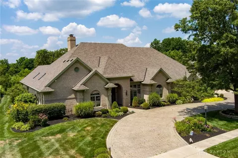 1415 Nature Ct, Sugarcreek Township, OH 45440