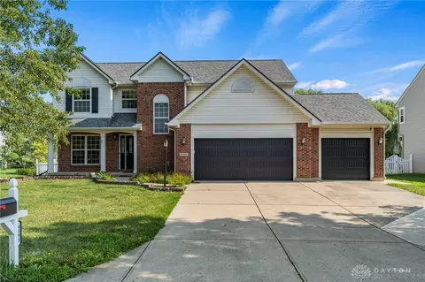 4895 Summerset Dr, Tipp City, OH 45371