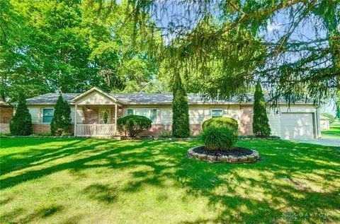 1833 Bledsoe Dr, Bellbrook, OH 45305