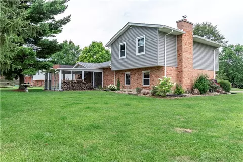 3745 Niemoeller Dr, Hamilton, OH 45011
