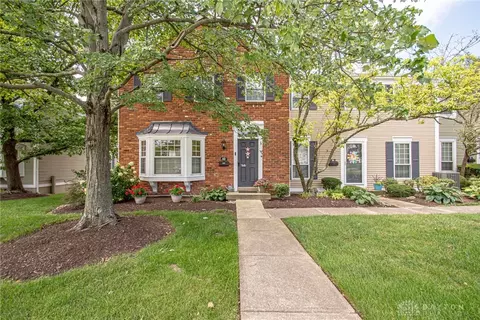 10 Twin Lakes Dr, Fairfield, OH 45014