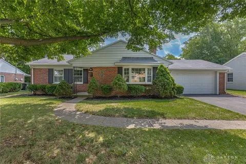 3906 Strathmoor Dr, Kettering, OH 45429