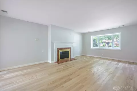 Living - 3906 Strathmoor Dr, Kettering, OH 45429 photo 2 of 4