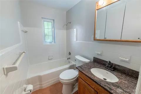 Bath - 3906 Strathmoor Dr, Kettering, OH 45429 photo 1 of 1