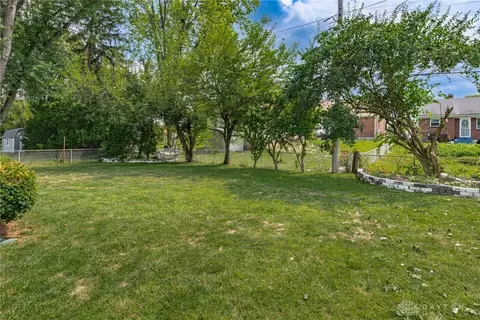 Exterior - 3906 Strathmoor Dr, Kettering, OH 45429 photo 2 of 4