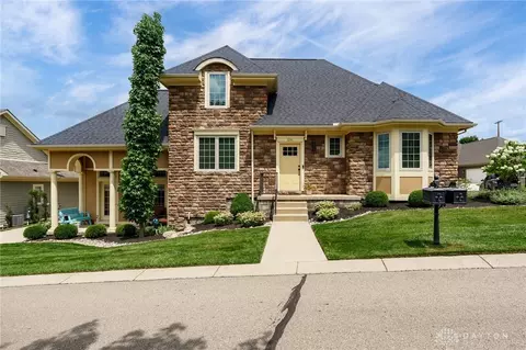 216 Pointe Oakwood Way, Oakwood, OH 45409