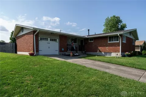 1136 Landsdale Dr, Fairborn, OH 45324
