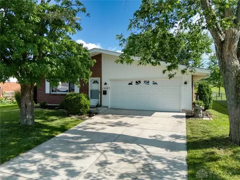 1552 Beaver Creek Ln, Dayton, OH 45429