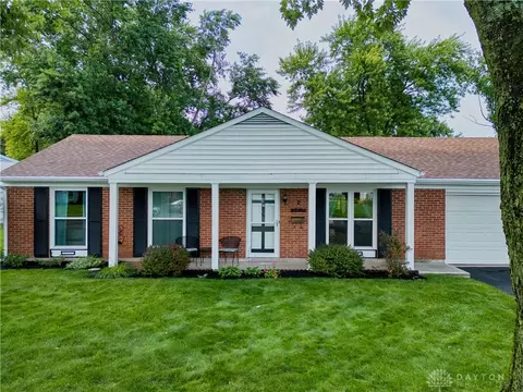 2 Greencliff Dr, Englewood, OH 45322