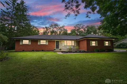 2523 Green Hills Dr, Dayton, OH 45431