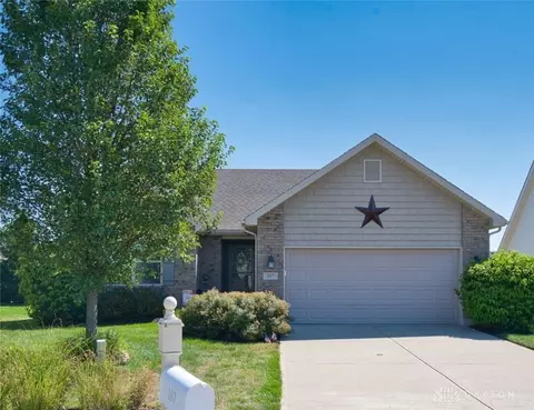 107 Silver Oak Ct, Carlisle, OH 45005