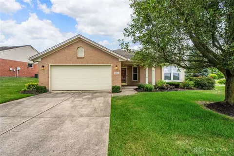 1294 Rosalind Dr, Miamisburg, OH 45342