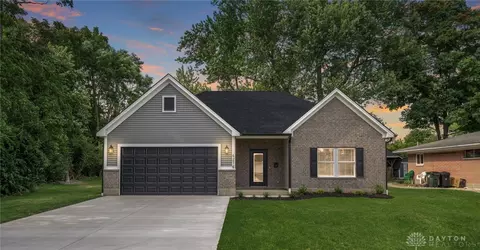 4276 Sugarcreek Dr, Bellbrook, OH 45305