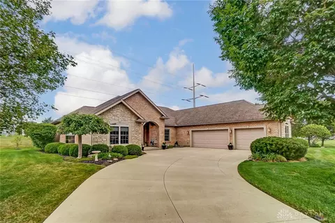 547 Burnside Dr, Tipp City, OH 45371