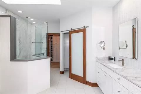 Bath - 4648 Schrubb Dr, Kettering, OH 45429 photo 6 of 12