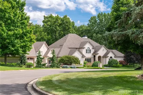 4648 Schrubb Dr, Kettering, OH 45429