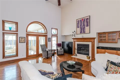 Living - 4648 Schrubb Dr, Kettering, OH 45429 photo 3 of 9