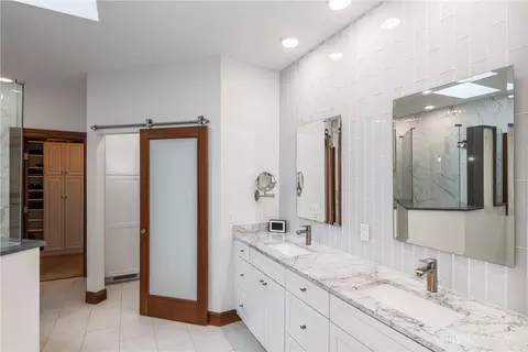 Bath - 4648 Schrubb Dr, Kettering, OH 45429 photo 4 of 12