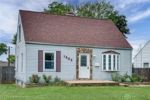 1909 Farmside Dr, Dayton, OH 45420 photo 1