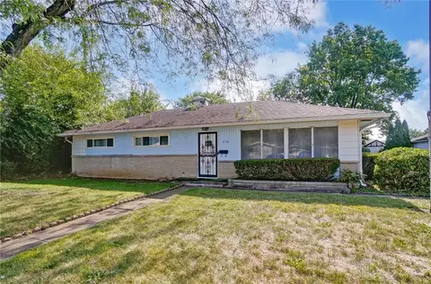 858 S Maple Ave, Fairborn, OH 45324