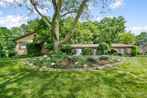 729 Grants Trl, Centerville, OH 45459