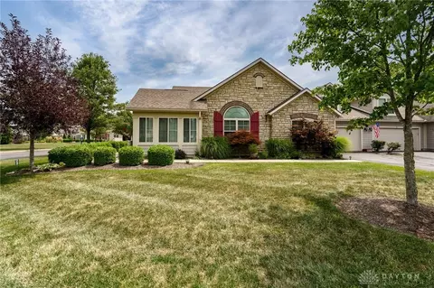 32 Scarborough Village Dr, Washington Township, OH 45458