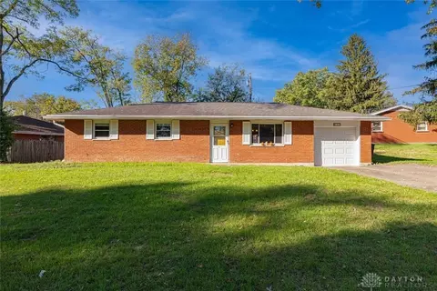 631 Peach Orchard Dr, West Carrollton, OH 45449