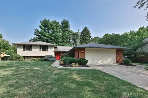 885 Fernshire Dr, Dayton, OH 45459