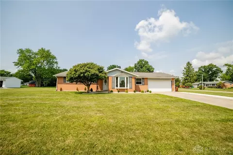 5810 Sterling Ct, Tipp City, OH 45371