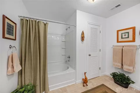 Bath - 1348 Shadowood Trl, Maineville, OH 45039 photo 3 of 4