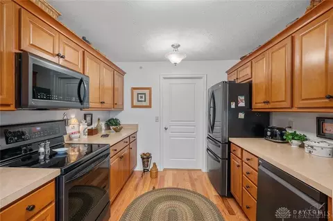 Kitchen - 1348 Shadowood Trl, Maineville, OH 45039 photo 3 of 4