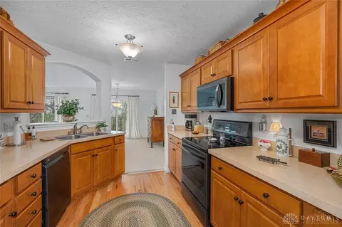 Kitchen - 1348 Shadowood Trl, Maineville, OH 45039 photo 1 of 4