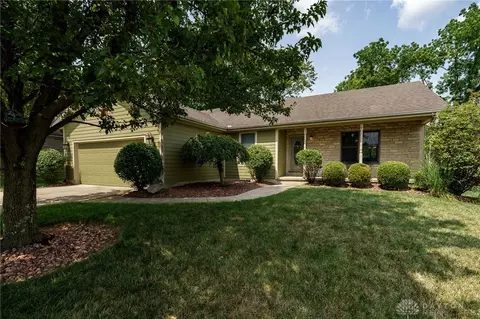 690 Hickory Ln, Waynesville, OH 45068