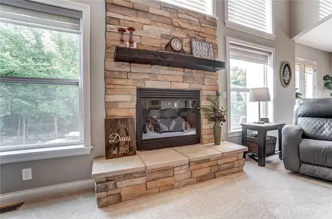 Living - 69 Shadow Leaf Dr, Springboro, OH 45066 photo 3 of 5