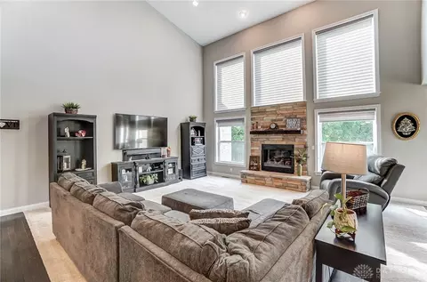 Living - 69 Shadow Leaf Dr, Springboro, OH 45066 photo 2 of 5