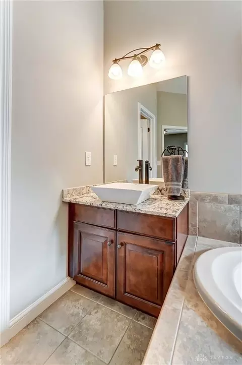 Bath - 69 Shadow Leaf Dr, Springboro, OH 45066 photo 4 of 25