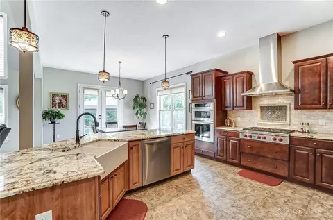Kitchen - 69 Shadow Leaf Dr, Springboro, OH 45066 photo 8 of 8
