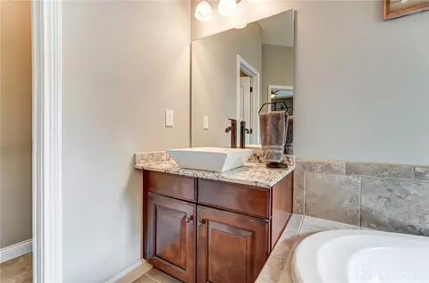 Bath - 69 Shadow Leaf Dr, Springboro, OH 45066 photo 3 of 25